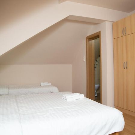 Motel Imperija Ub Kültér fotó