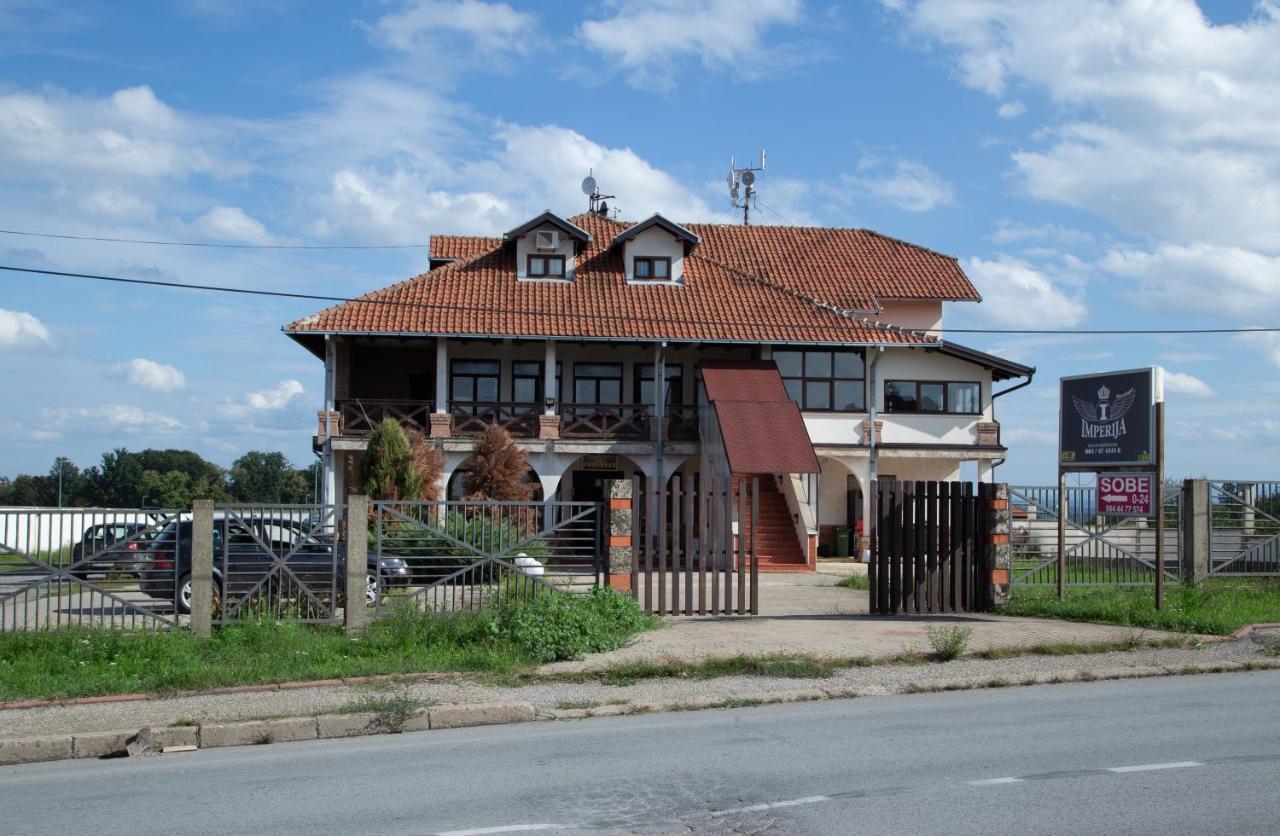 Motel Imperija Ub Kültér fotó