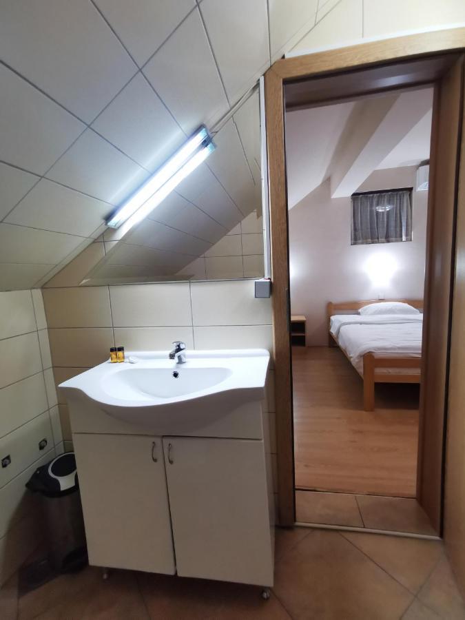 Motel Imperija Ub Kültér fotó