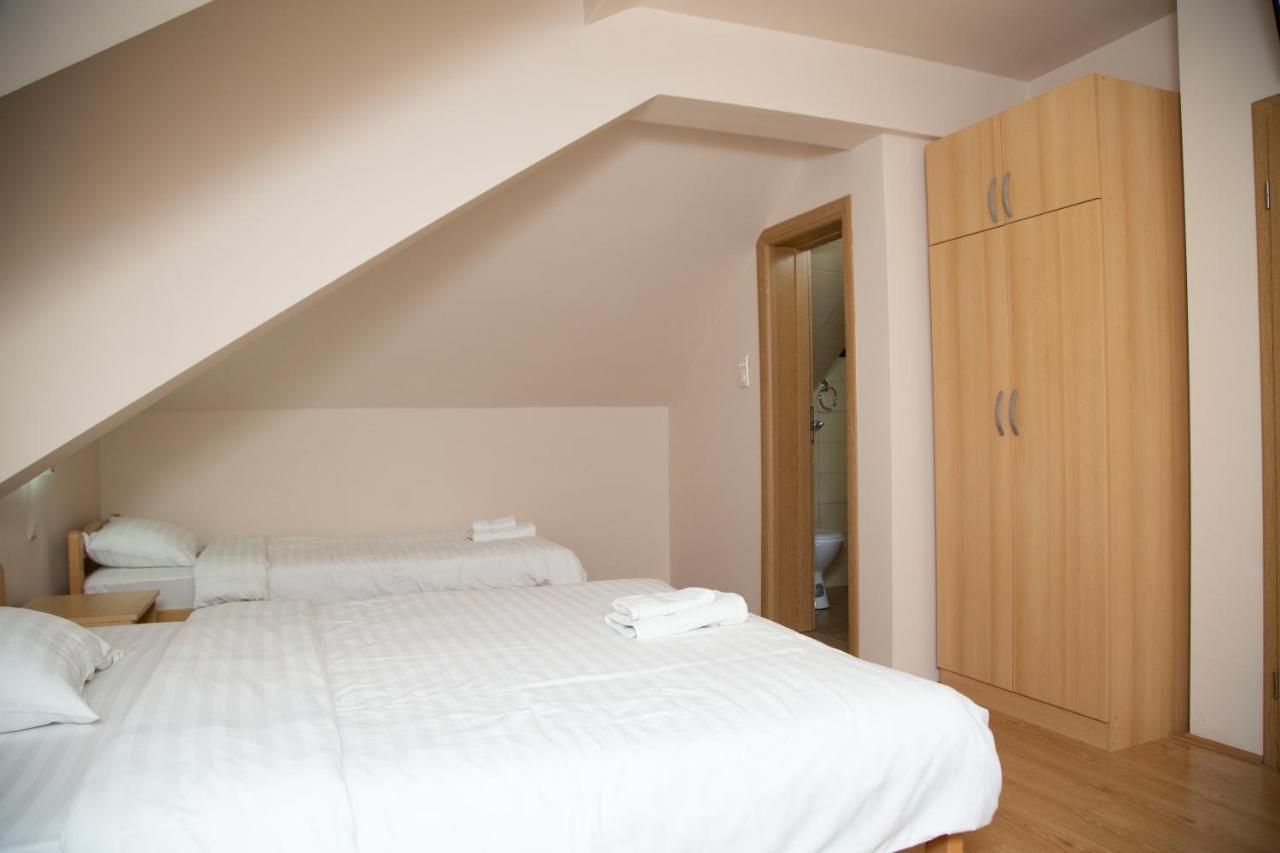 Motel Imperija Ub Kültér fotó