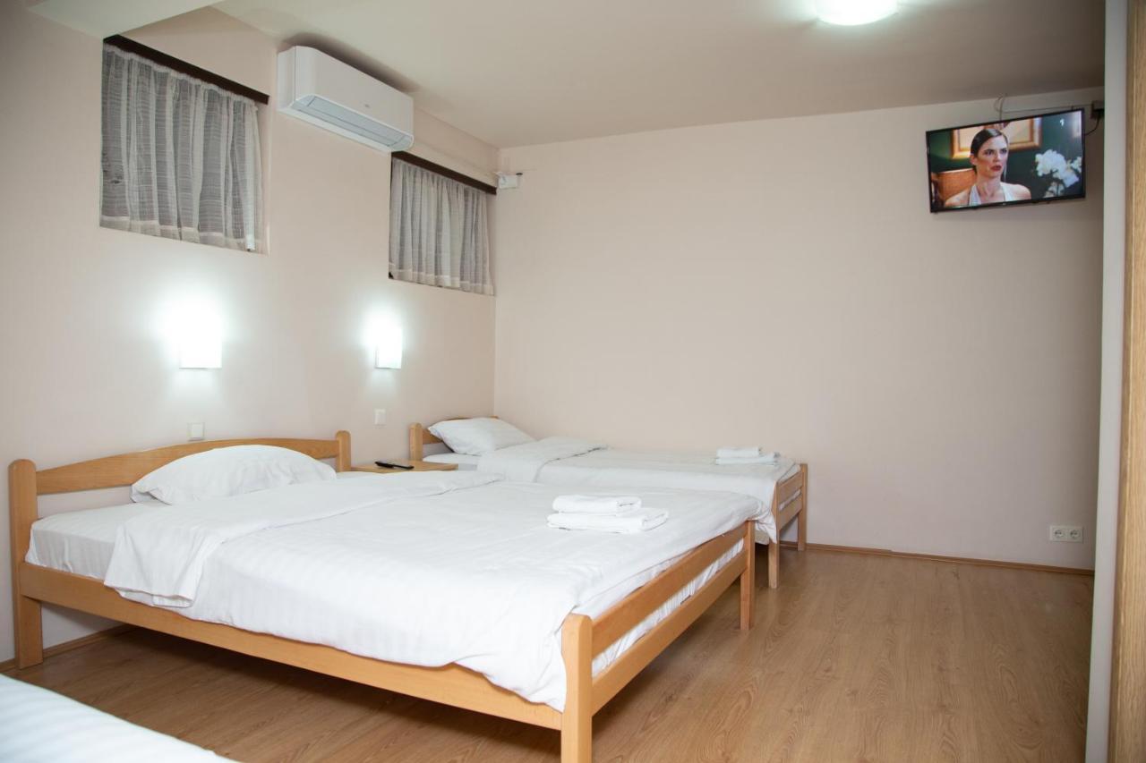 Motel Imperija Ub Kültér fotó
