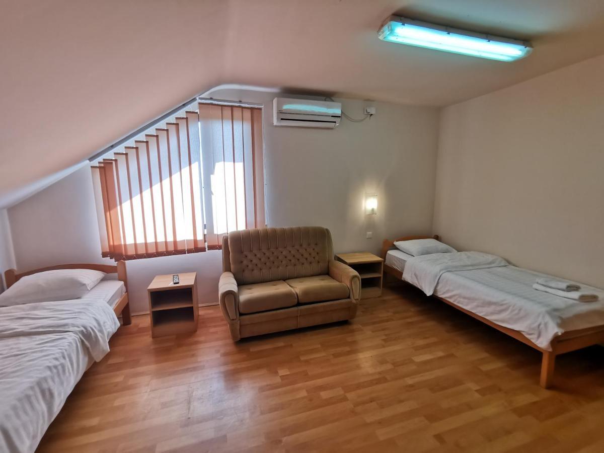 Motel Imperija Ub Kültér fotó