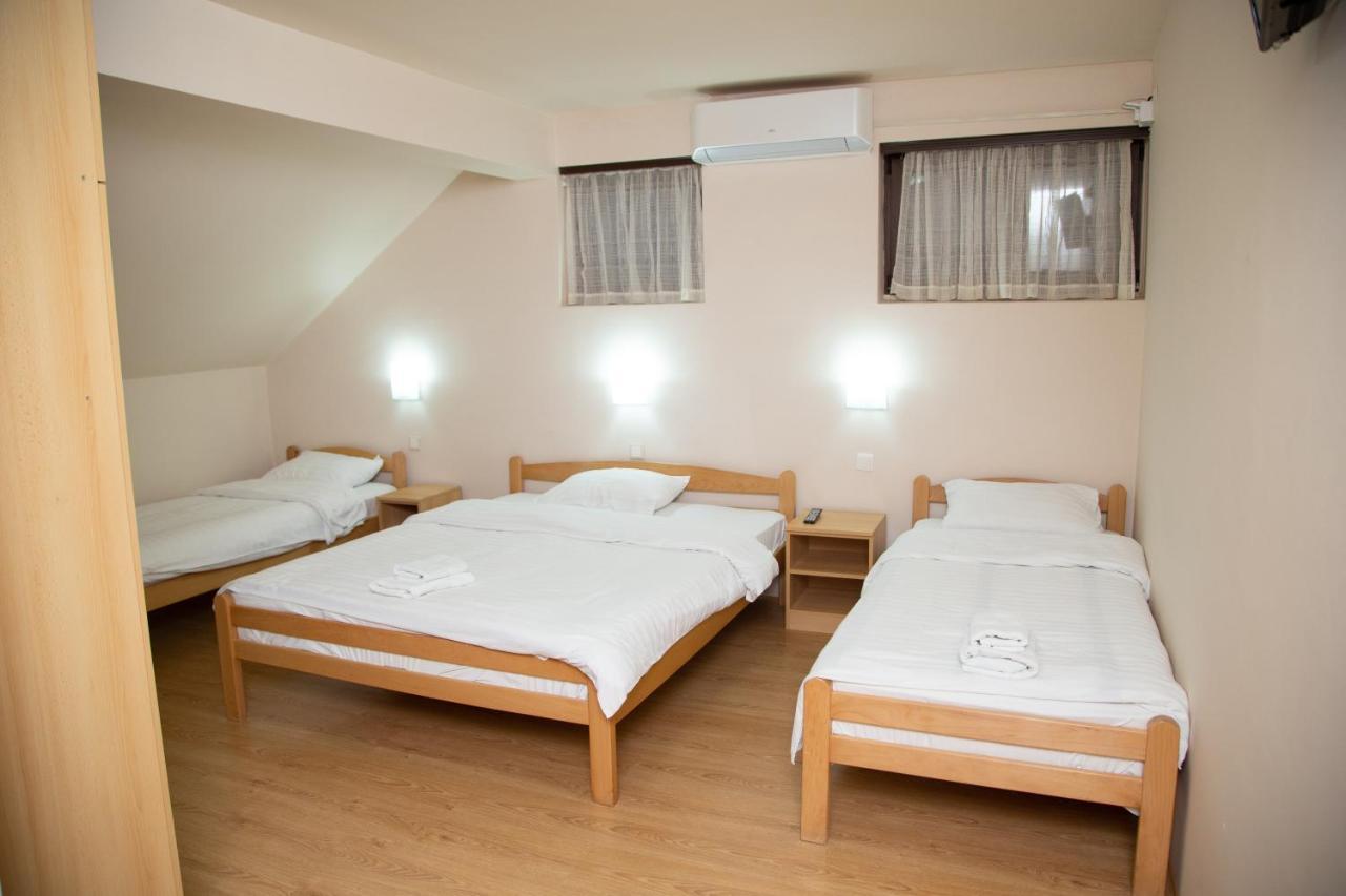 Motel Imperija Ub Kültér fotó
