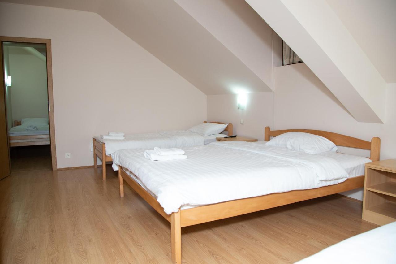 Motel Imperija Ub Kültér fotó